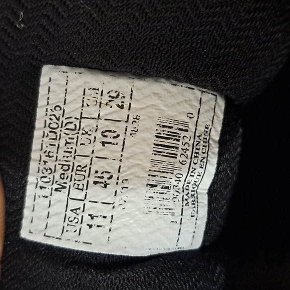 Brooks size 11 - NYC Edition Brooklyn themed - Picture 6 of 8